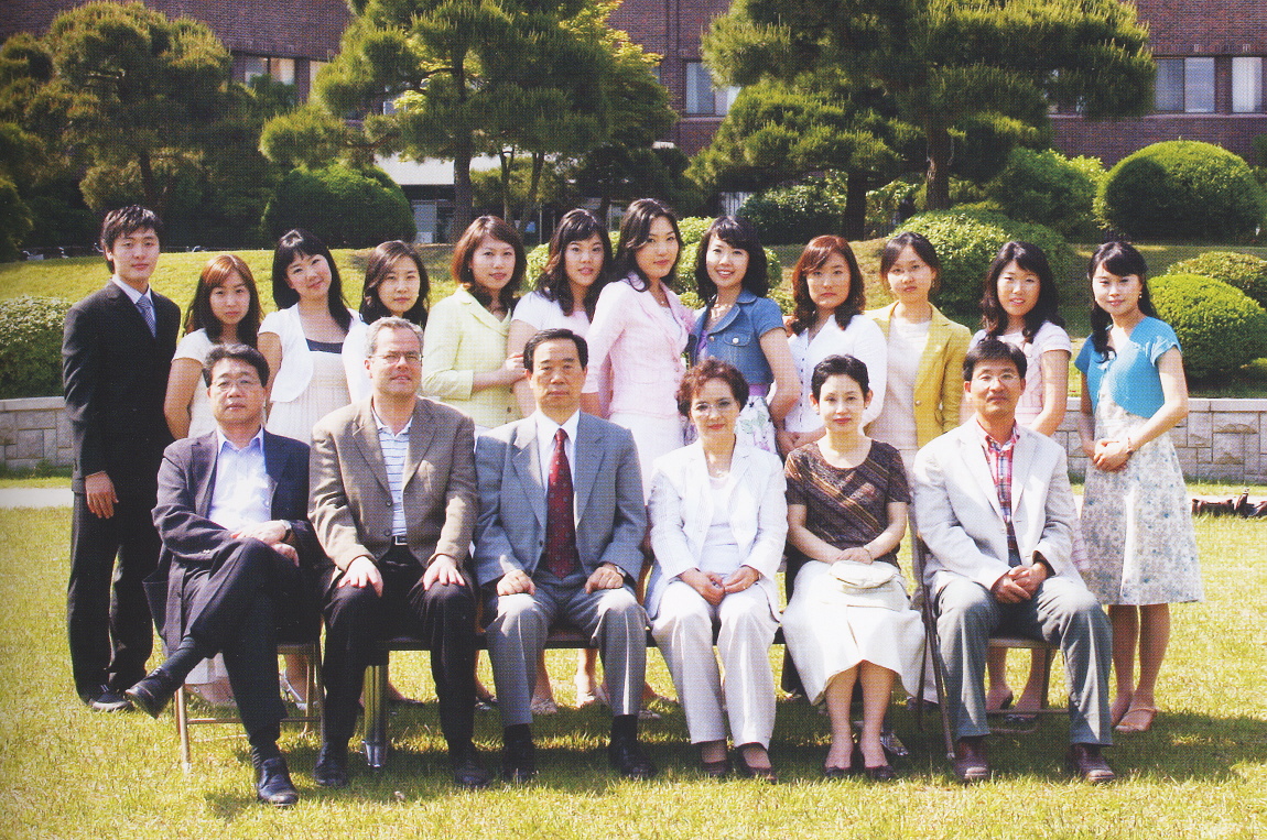 졸업생 사진 2 등록사진 0번째 이미지 - 자세한 사항은 하단 글 내용 참조