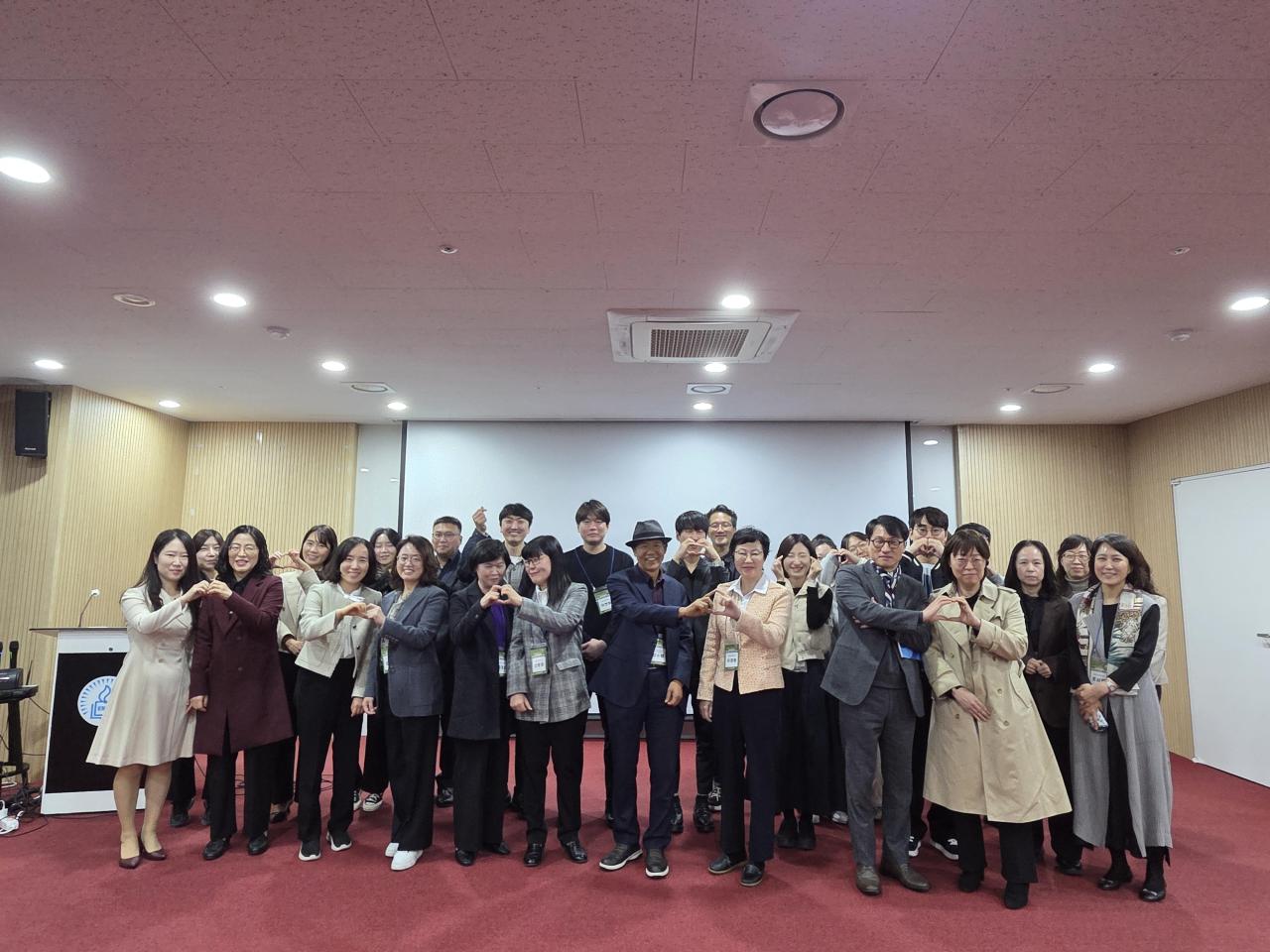 대학과 현장의 학술대화로 풀어내는 ‘초등 기초학력 보장, 포용과 책임의 길을 묻다’ 관련 썸네일 이미지