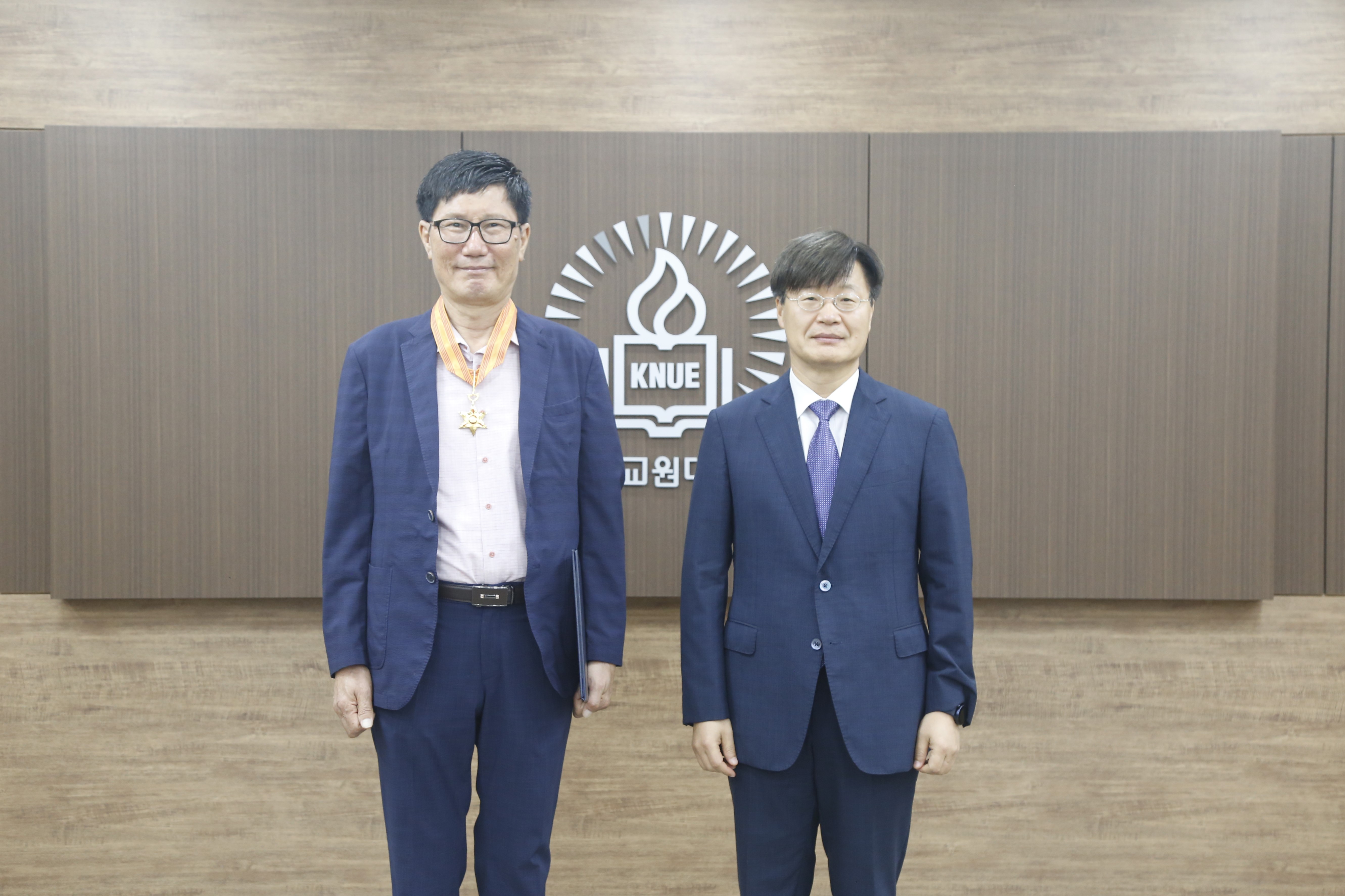 2023.9.5. 대통령 훈장 수여식 등록사진 2번째 이미지 (대체텍스트 : 이재림 교수) - 자세한 사항은 하단 글 내용 참조