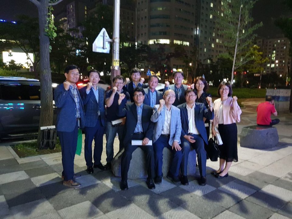 총장과 인천지역 동문들간 간담회 등록사진 0번째 이미지 (대체텍스트 : 총장과 인천지역 동문) - 자세한 사항은 하단 글 내용 참조