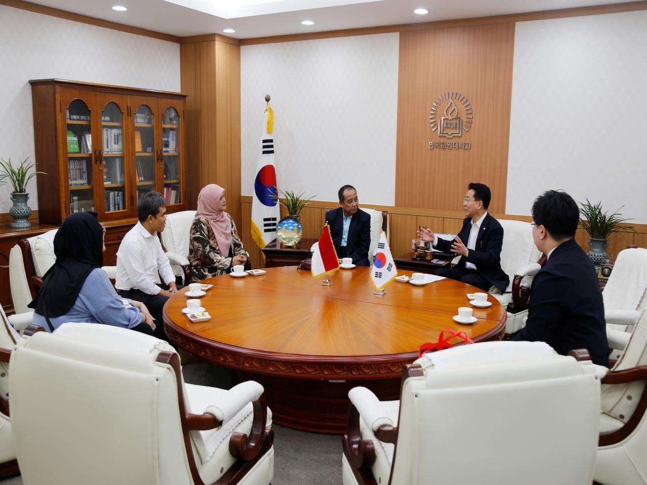 [20241018] 인도네시아국립교육대학(UPI) 총장 본교 방문 관련 썸네일 이미지