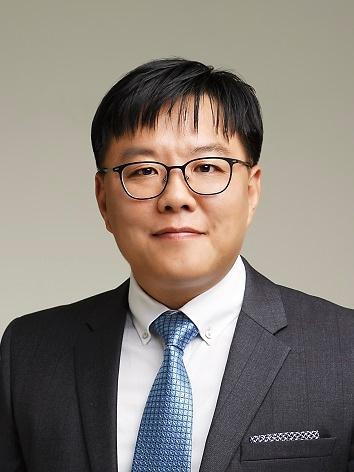이재진 교수 이미지
